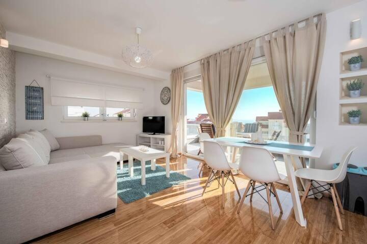 Blue Sky, Modern Sea View Apartment نوفاليا المظهر الخارجي الصورة