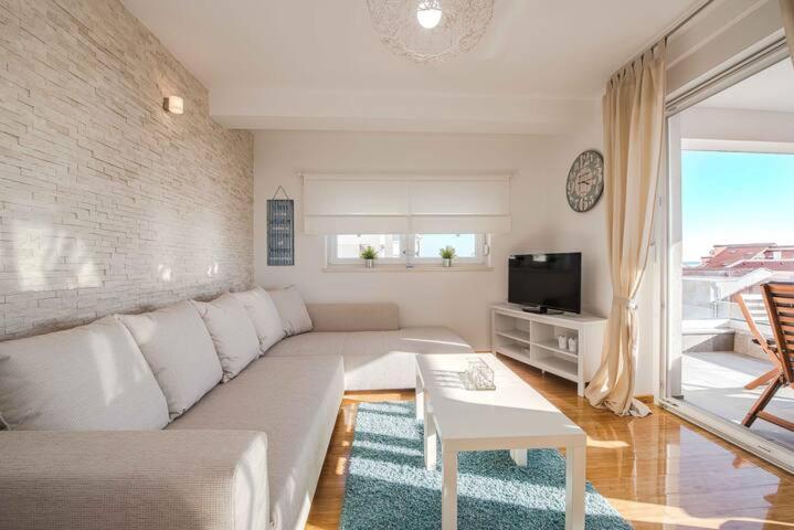 Blue Sky, Modern Sea View Apartment نوفاليا المظهر الخارجي الصورة