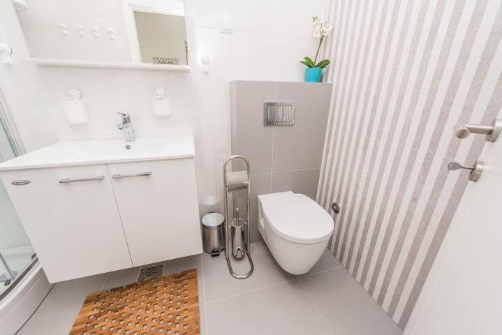 Blue Sky, Modern Sea View Apartment نوفاليا المظهر الخارجي الصورة
